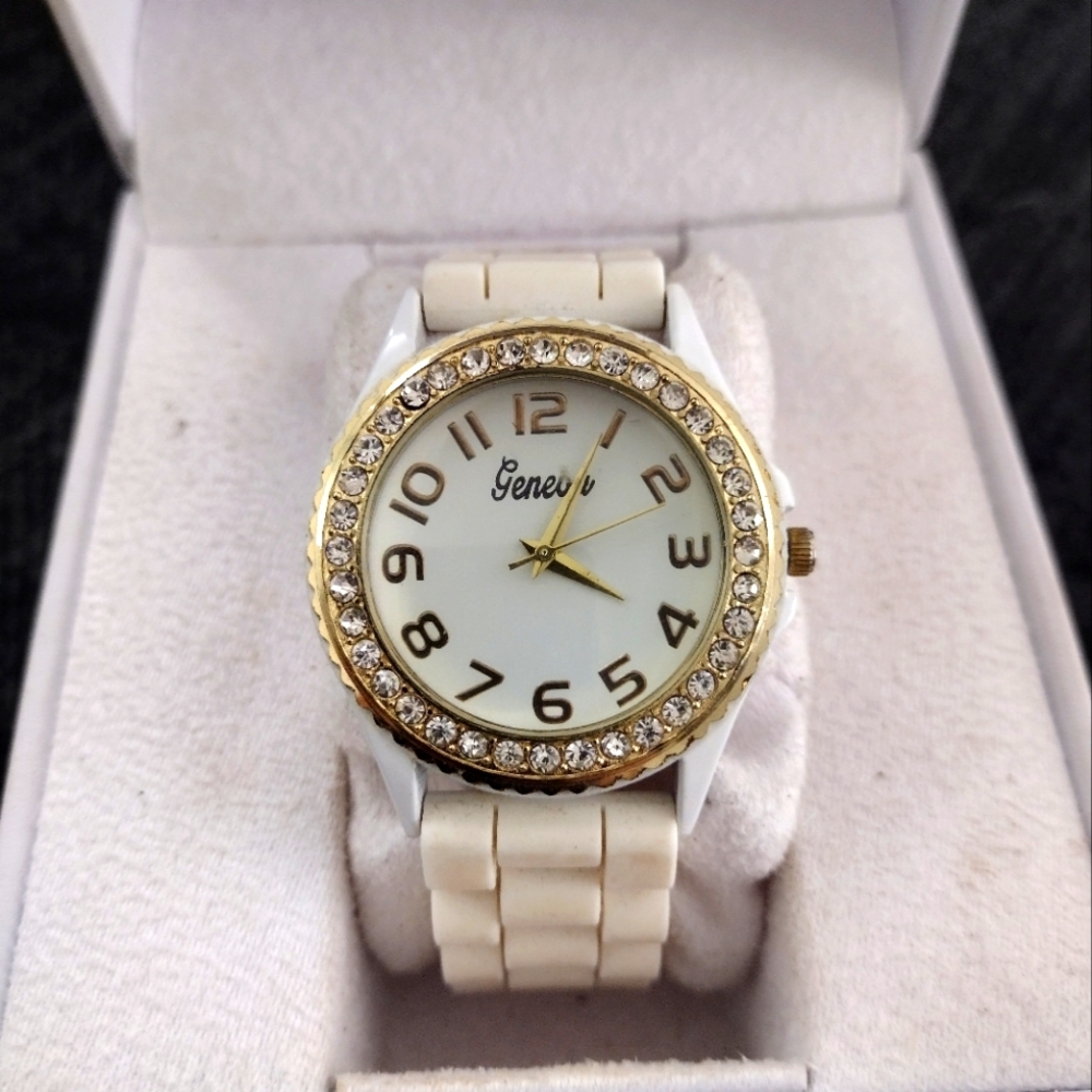 Watch - Picture 3 of 3